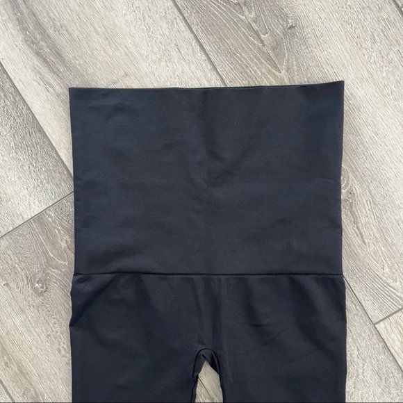 High-Waisted Black Leggings - Picture 4 of 7